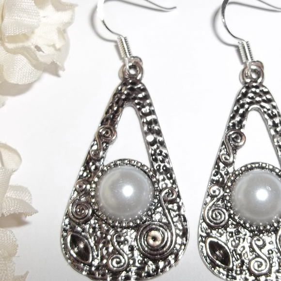 Dark Silver & White Pearl Statement Earrings Dangle Drop Costume Jewelry 1910 - Picture 7 of 8